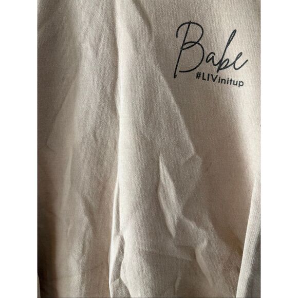 🐿️ Pretty Little Thing Tan Pullover Babe Sweatshirt Size Small - Picture 5 of 8